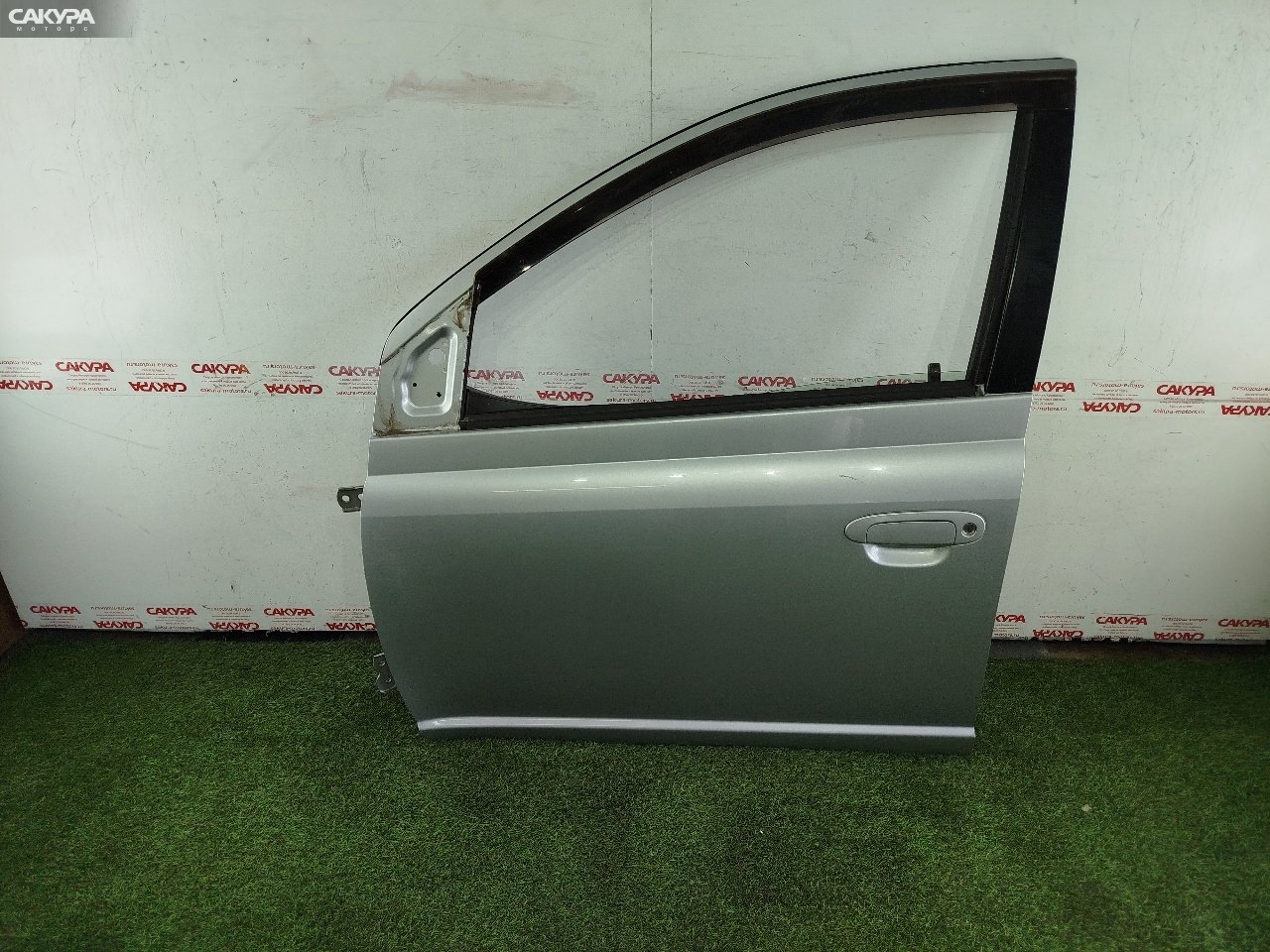 Дверь боковая передняя левая Toyota Platz NCP12 1NZ-FE: купить в Сакура Красноярск.