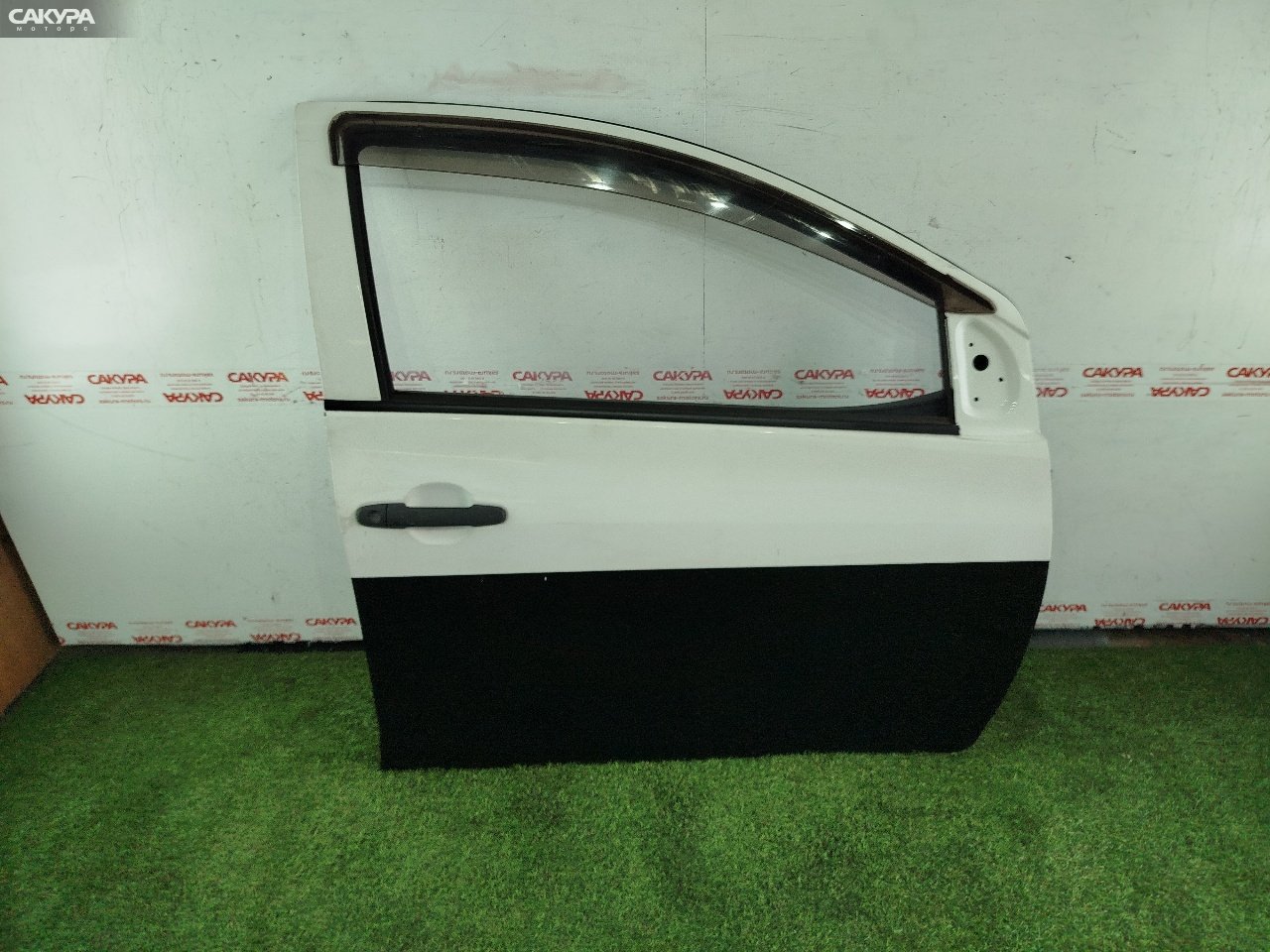 Дверь боковая передняя правая Toyota Belta SCP92 2SZ-FE: купить в Сакура Красноярск.