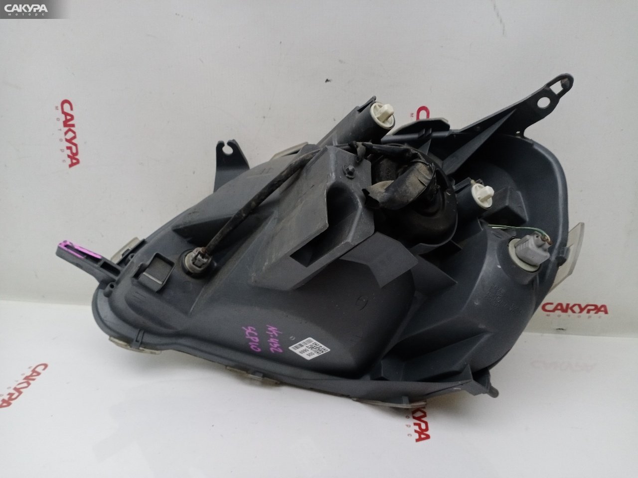 Фара правая Toyota Vitz SCP10 1SZ-FE 52-046: купить в Сакура Красноярск.