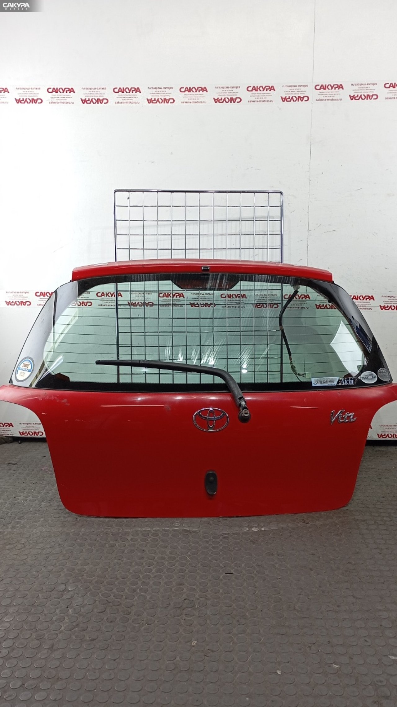 Дверь багажника Toyota Vitz SCP10 1SZ-FE: купить в Сакура Красноярск.