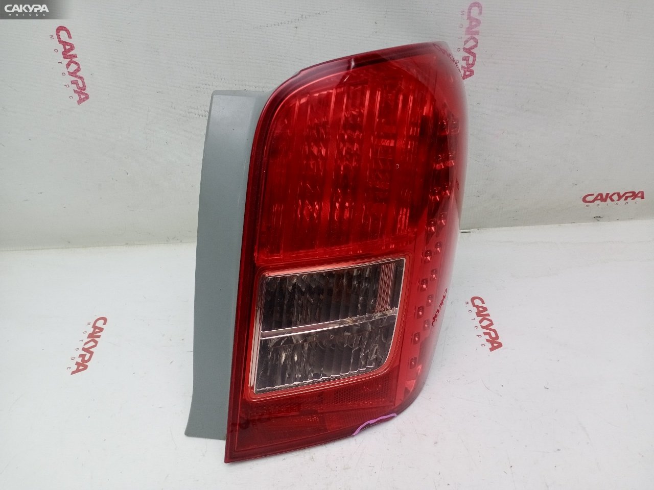Фонарь стоп-сигнала правый Toyota Corolla Fielder NZE141G 1NZ-FE 13-97: купить в Сакура Красноярск.