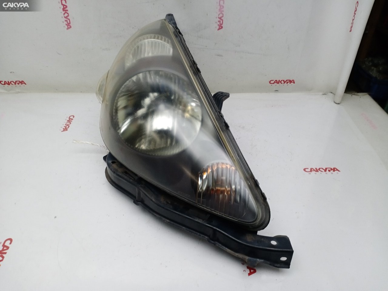 Фара правая Honda FIT GD1 L13A P1680: купить в Сакура Красноярск.