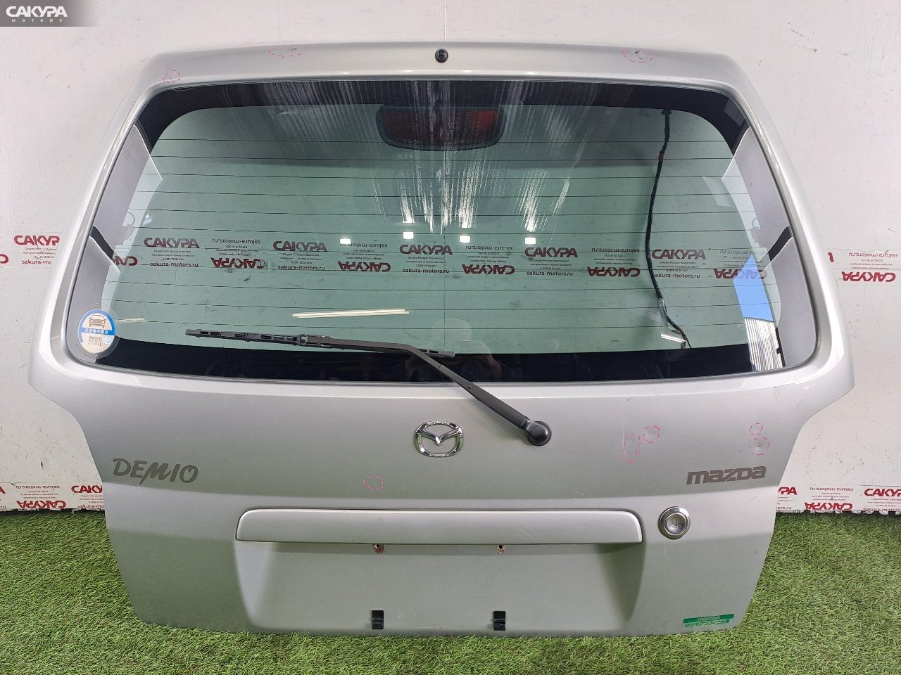 Дверь багажника Mazda Demio DW3W B3-ME: купить в Сакура Красноярск.