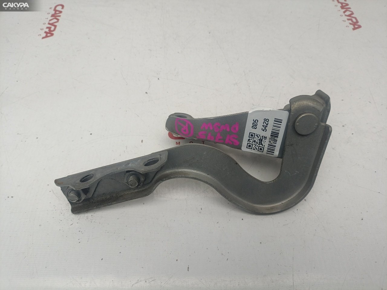 Кронштейн капота правый Mazda Demio DW3W B3-ME: купить в Сакура Красноярск.