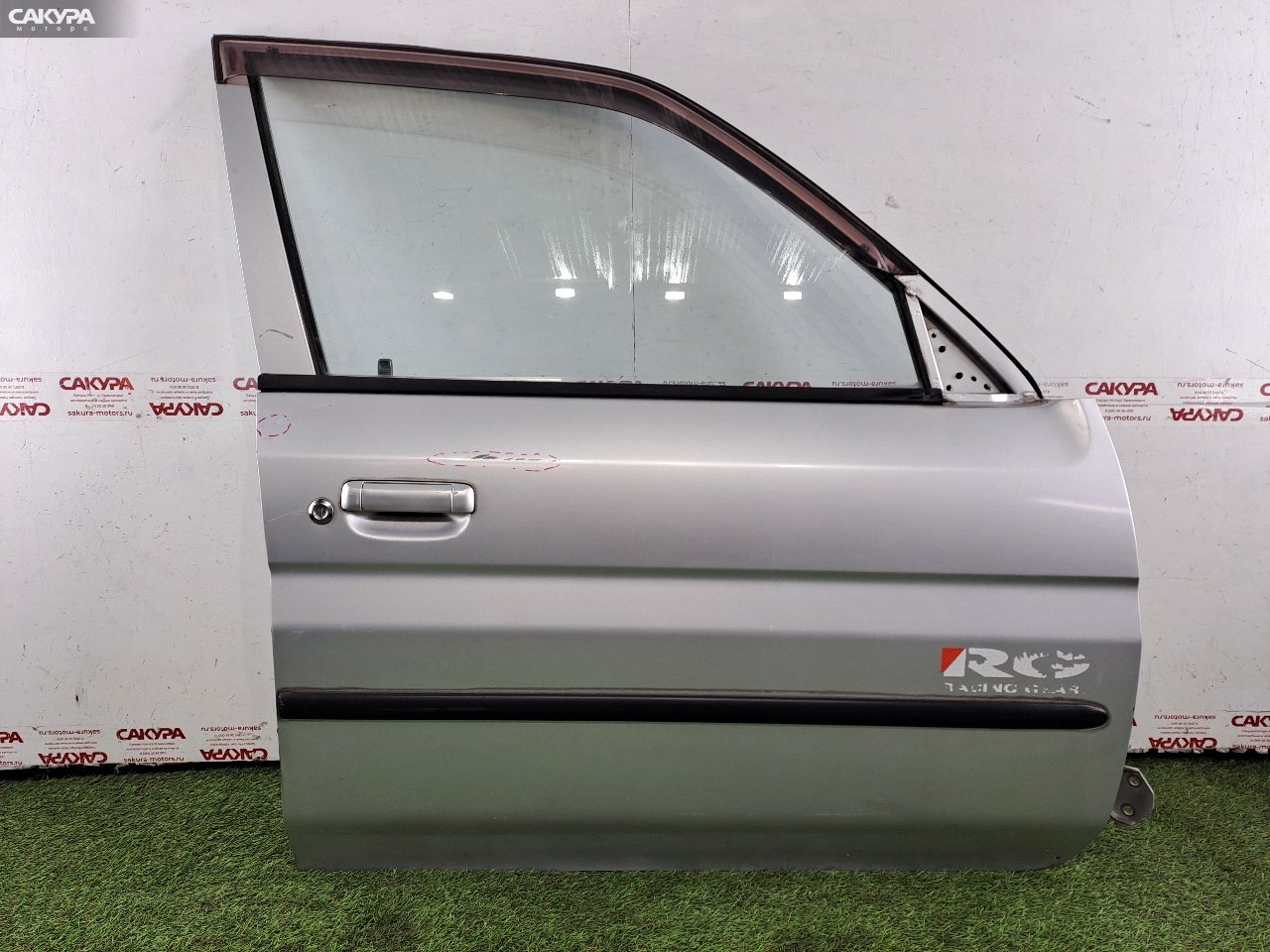 Дверь боковая передняя правая Mazda Demio DW3W B3E: купить в Сакура Красноярск.