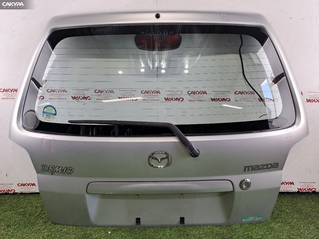 Дверь багажника Mazda Demio DW3W B3E: купить в Сакура Красноярск.