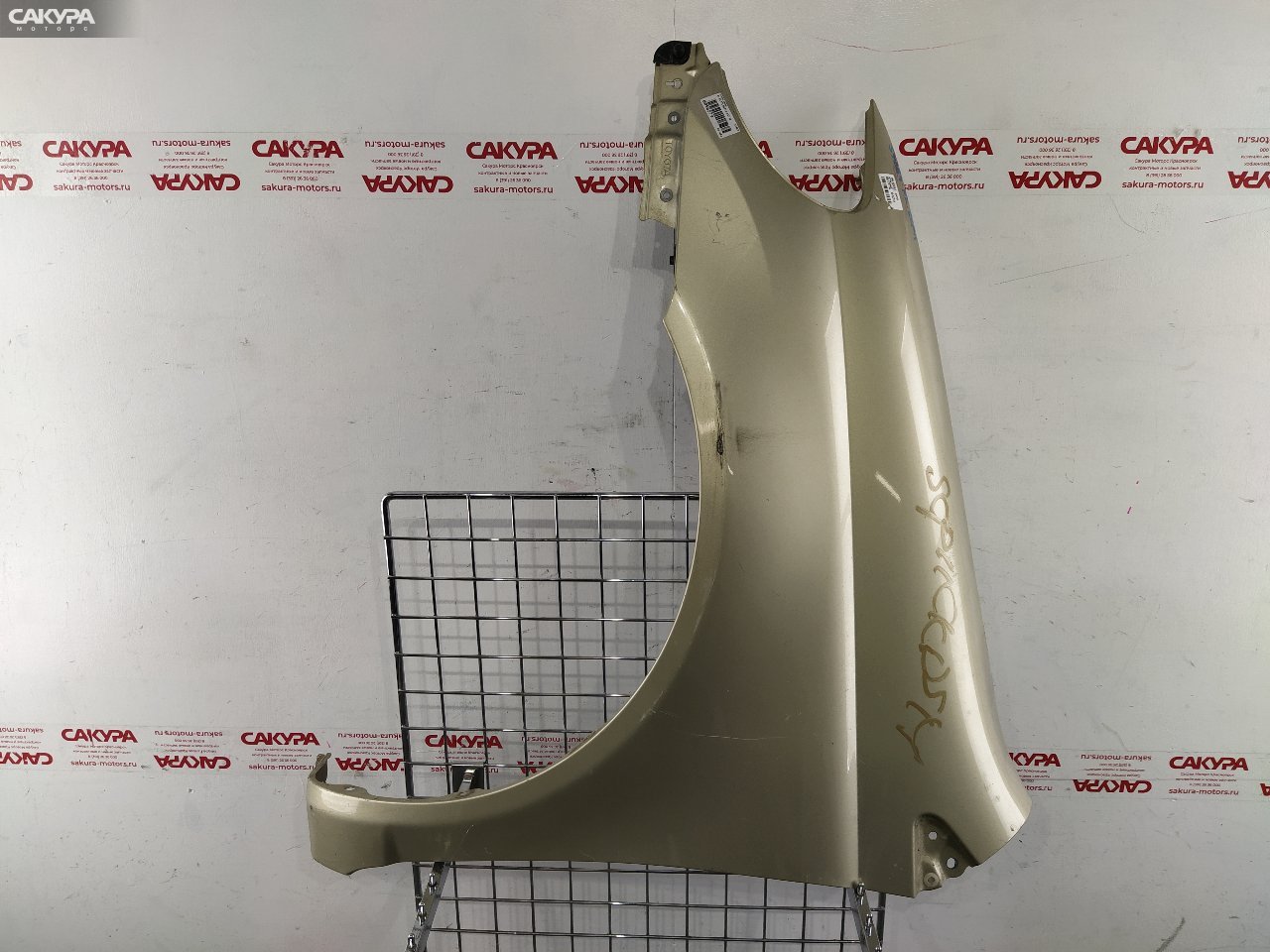 Крыло переднее левое Toyota Platz SCP11 1SZ-FE: купить в Сакура Красноярск.