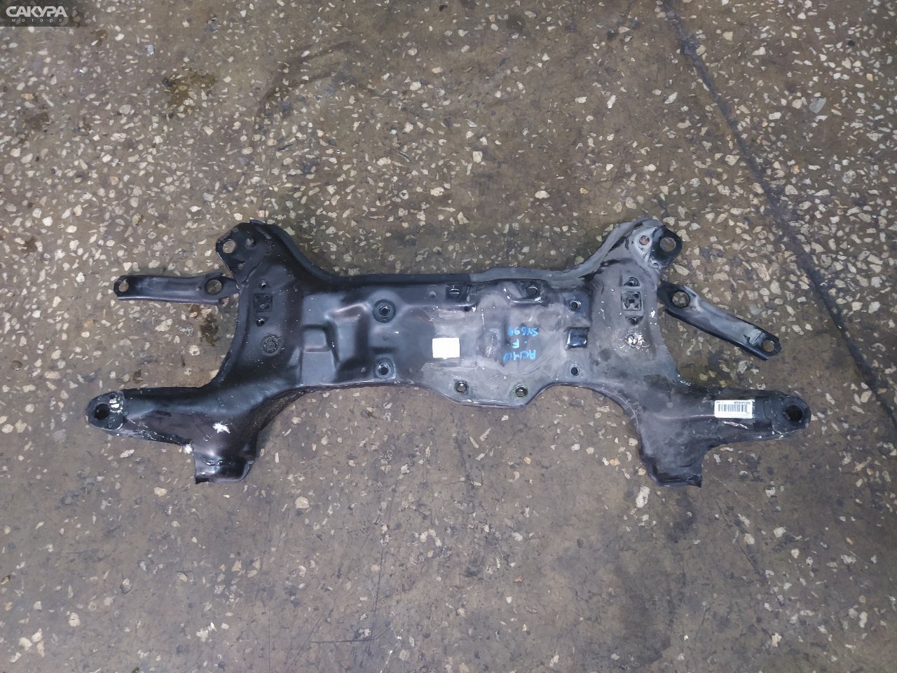Балка поперечная передняя Toyota Gaia ACM10G 1AZ-FSE: купить в Сакура Красноярск.