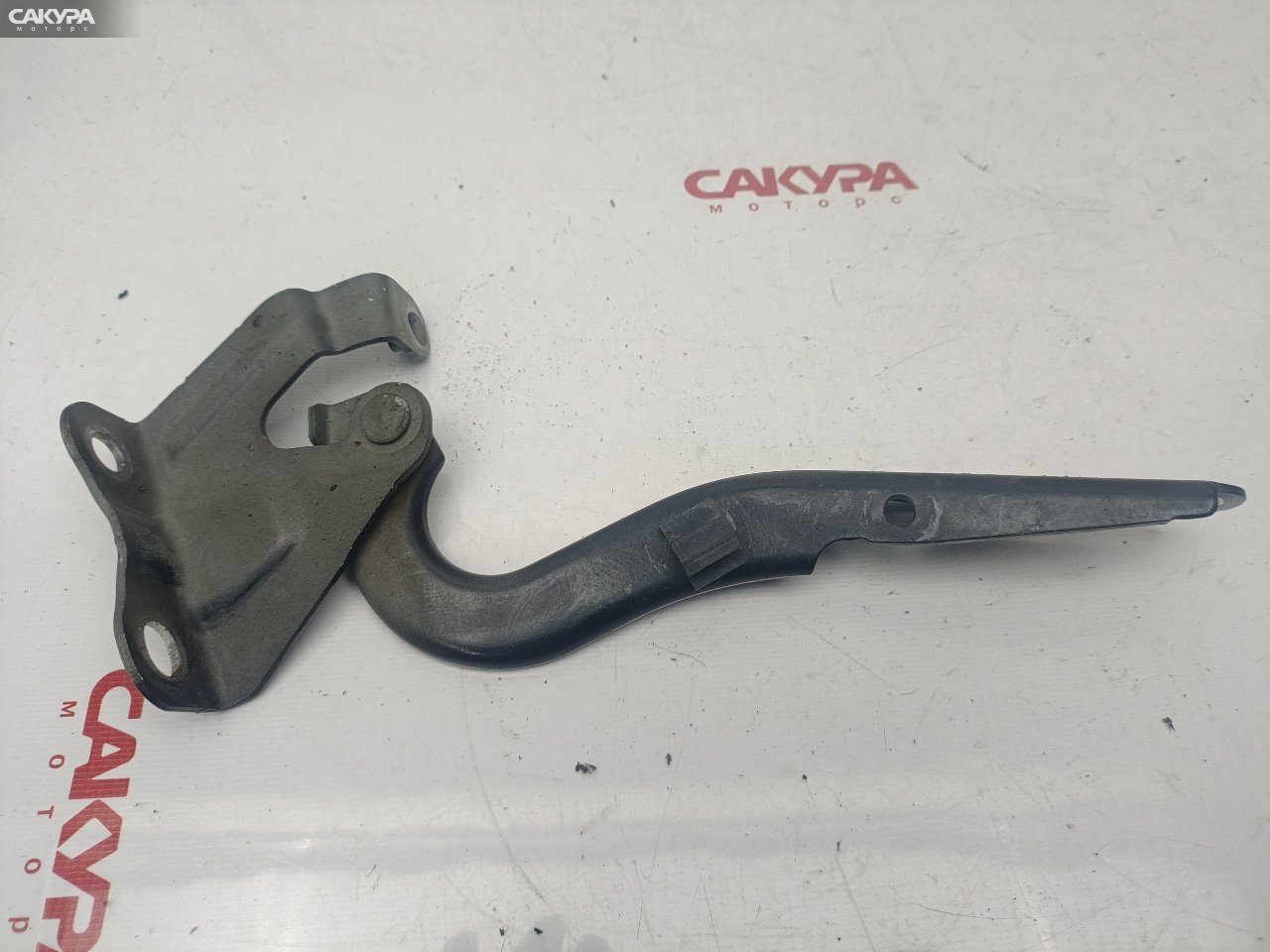 Кронштейн капота правый Toyota Corolla Fielder NZE141G 1NZ-FE: купить в Сакура Красноярск.