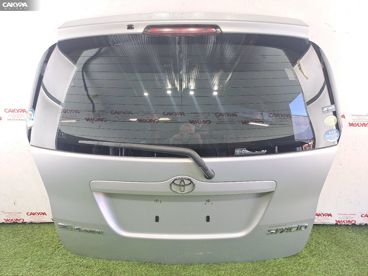 Дверь багажника Toyota Corolla Spacio NZE121N 1NZ-FE: купить в Сакура Красноярск.