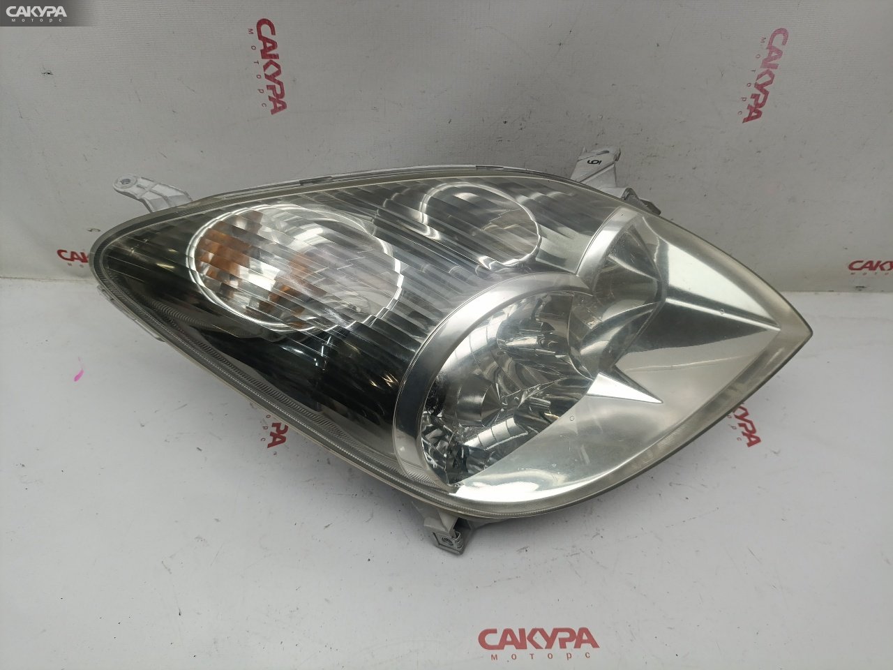 Фара правая Toyota Corolla Spacio NZE121N 1NZ-FE 13-73: купить в Сакура Красноярск.