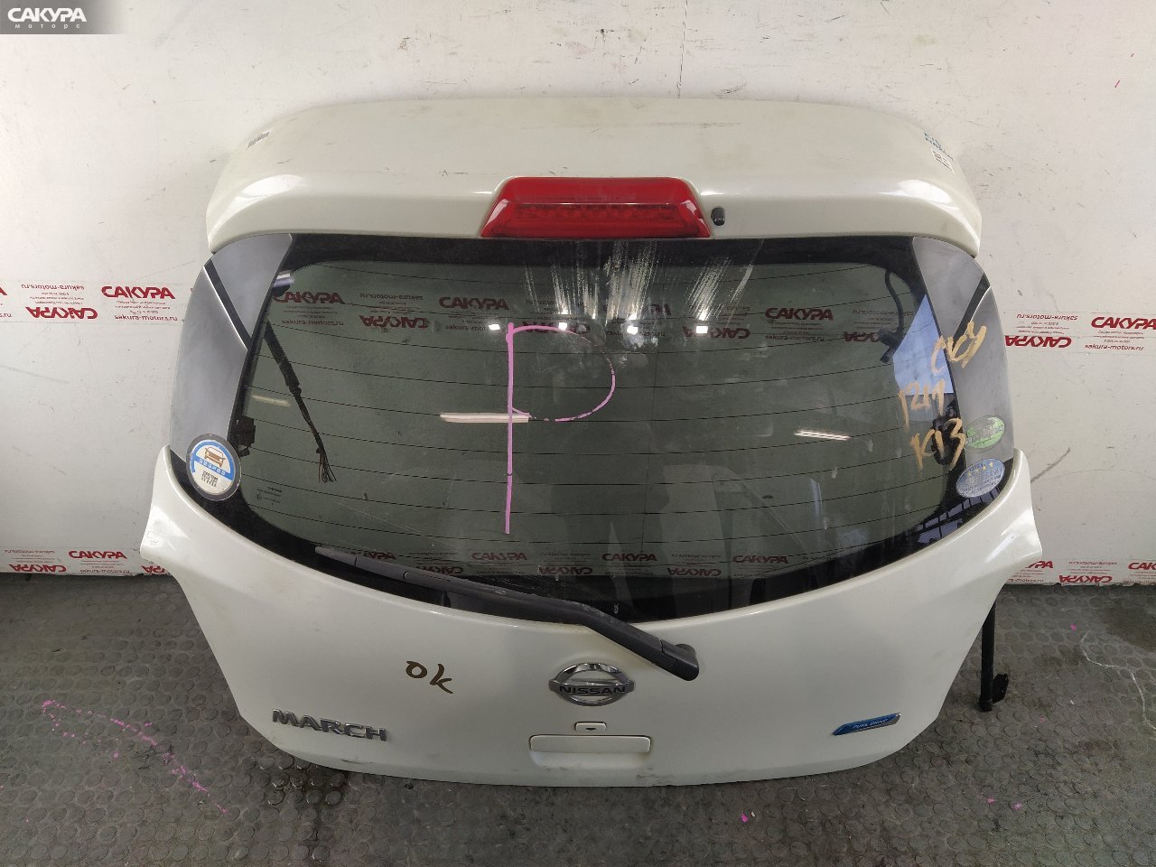 Дверь багажника Nissan March K13 HR12DE: купить в Сакура Красноярск.