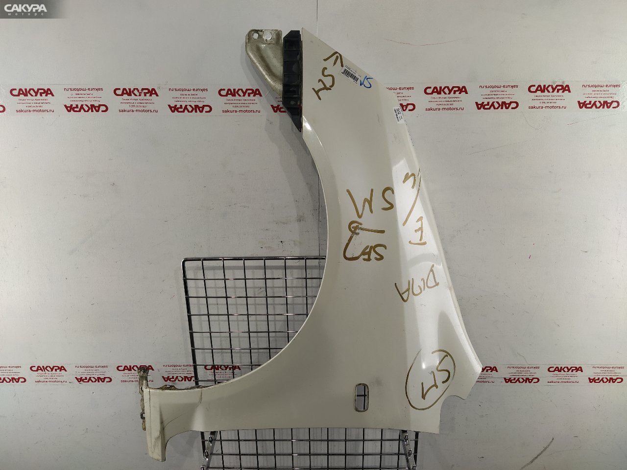 Крыло переднее левое Honda Stream RN1 D17A: купить в Сакура Красноярск.