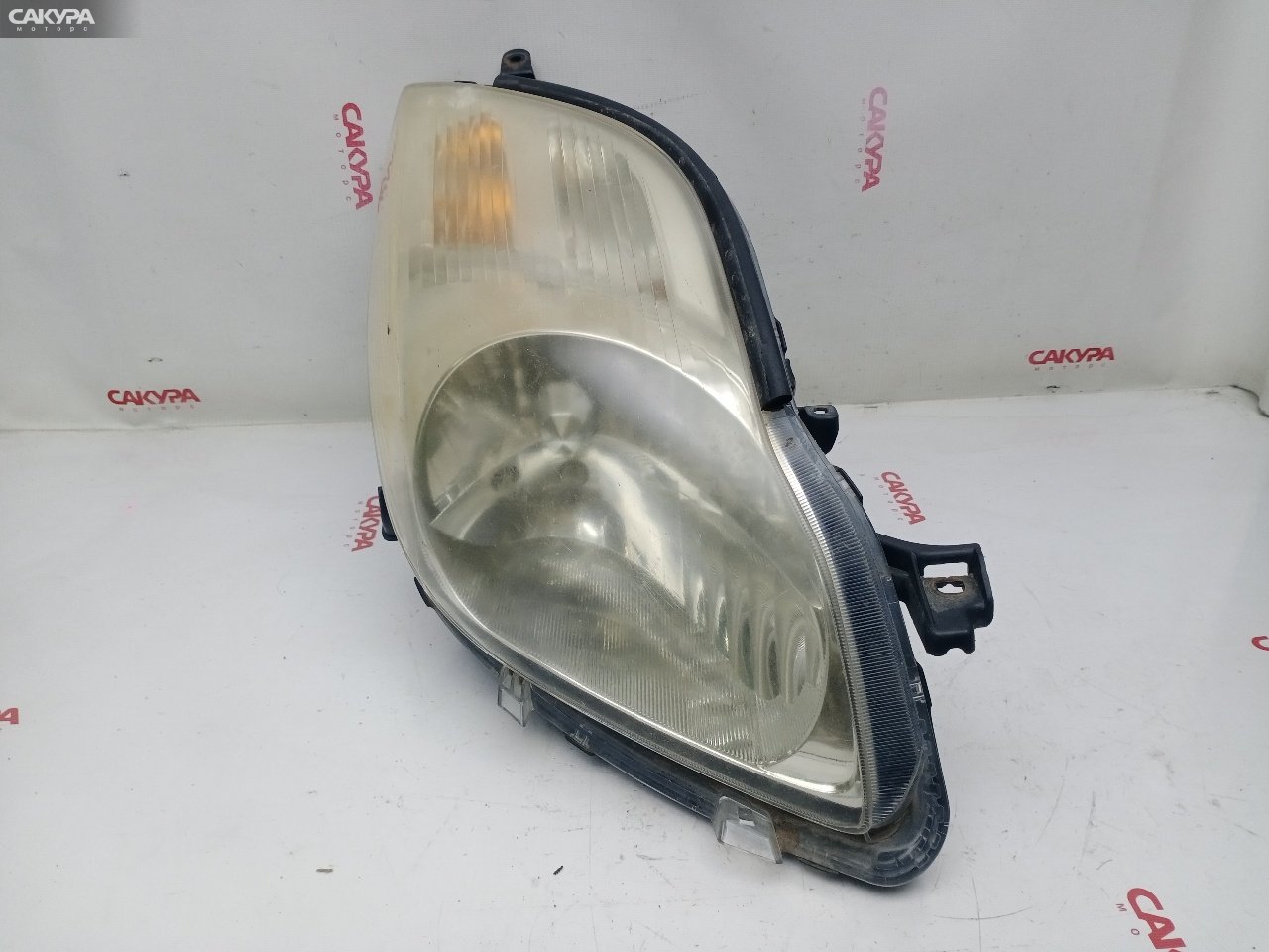 Фара правая Toyota Vitz SCP90 2SZ-FE 52-183: купить в Сакура Красноярск.