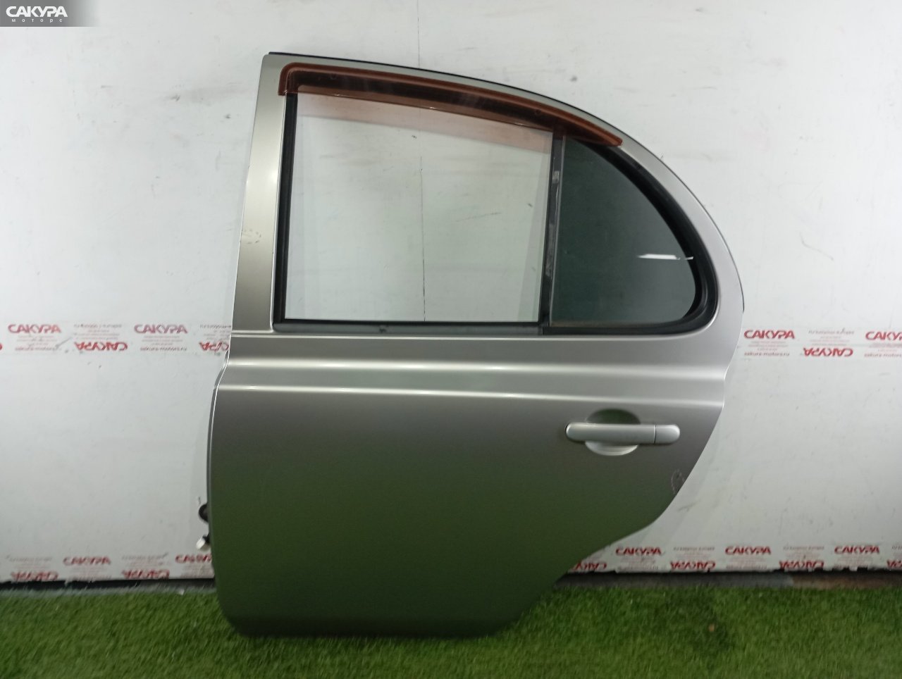Дверь боковая задняя левая Nissan March AK12 CR12DE: купить в Сакура Красноярск.