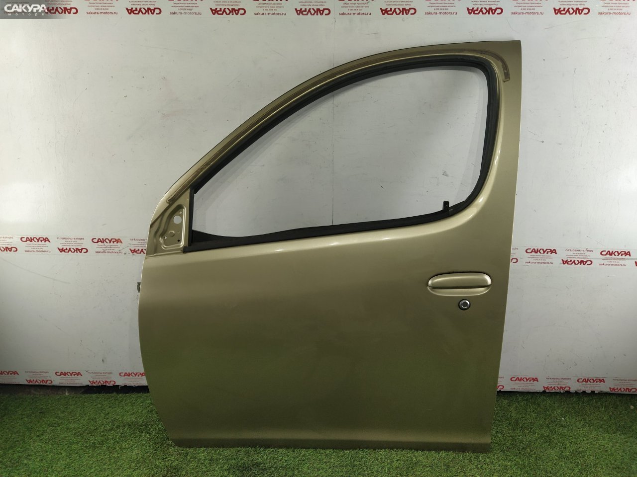 Дверь боковая передняя левая Toyota Funcargo NCP20 2NZ-FE: купить в Сакура Красноярск.