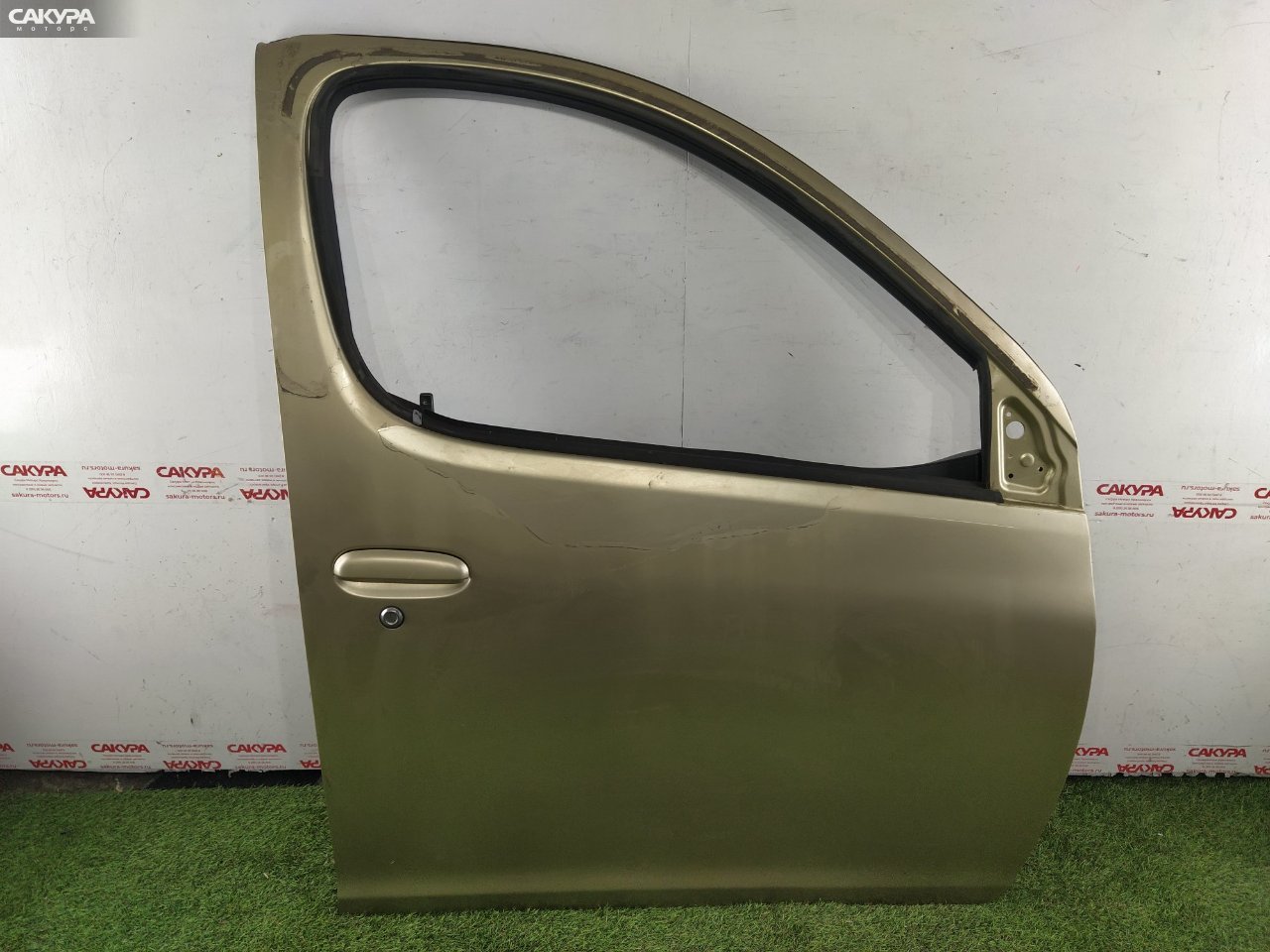 Дверь боковая передняя правая Toyota Funcargo NCP20 2NZ-FE: купить в Сакура Красноярск.