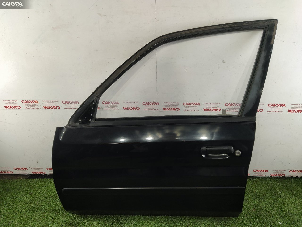 Дверь боковая передняя левая Mazda Demio DW5W B5-E: купить в Сакура Красноярск.