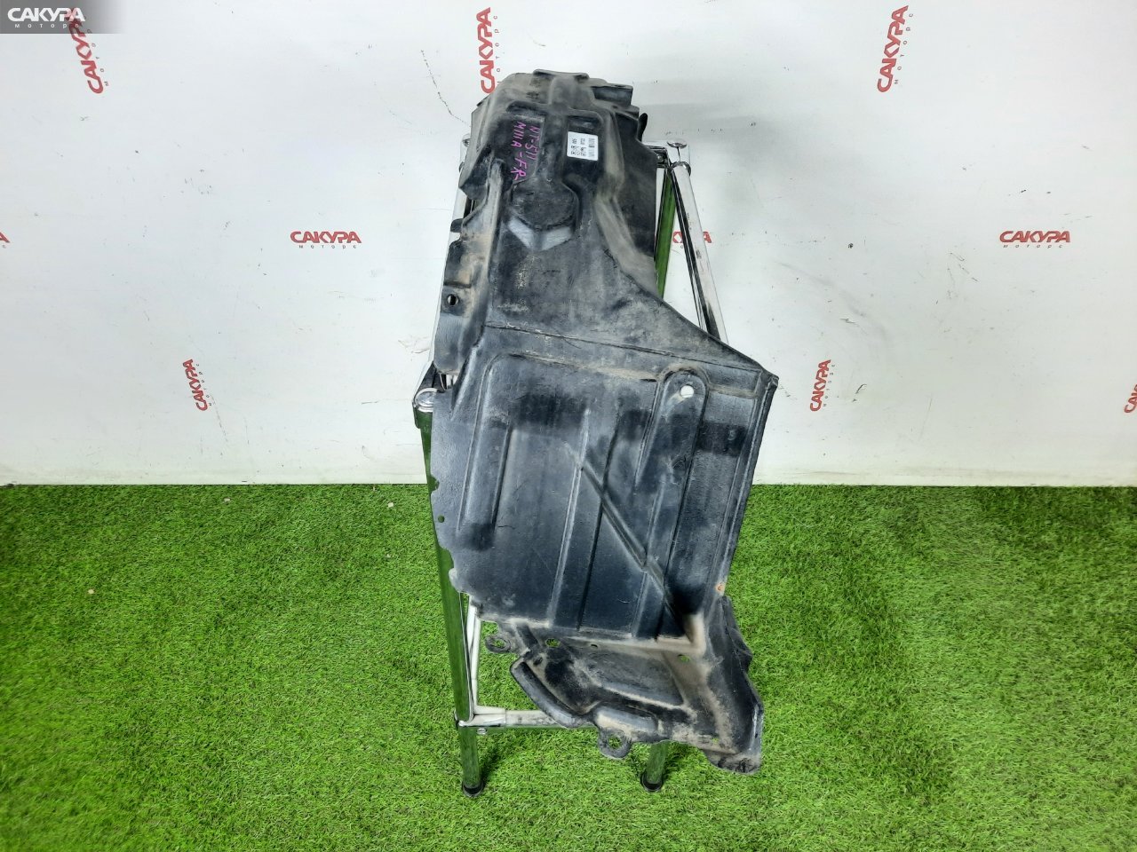 Подкрылок передний правый Toyota Duet M111A K3-VE2: купить в Сакура Красноярск.
