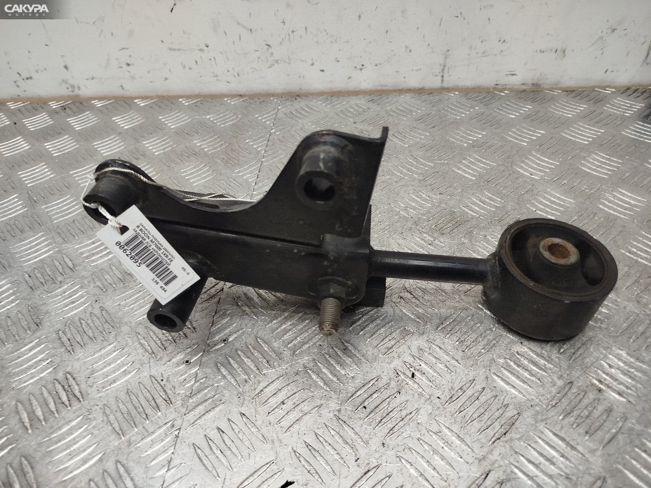 Подушка двигателя задняя Daihatsu Boon M700S 1KR-FE: купить в Сакура Красноярск.