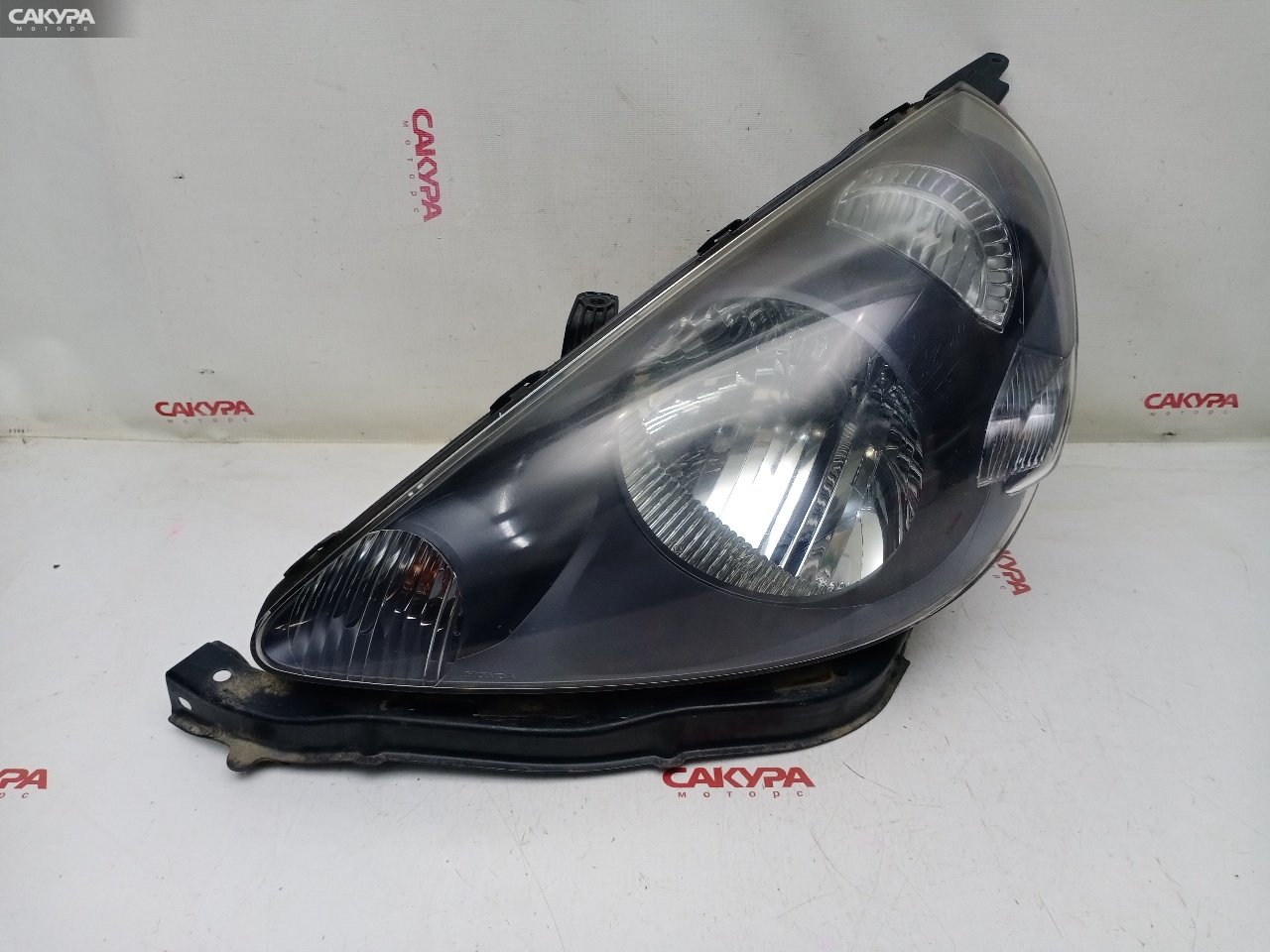 Фара левая Honda FIT GD1 L13A P1680: купить в Сакура Красноярск.