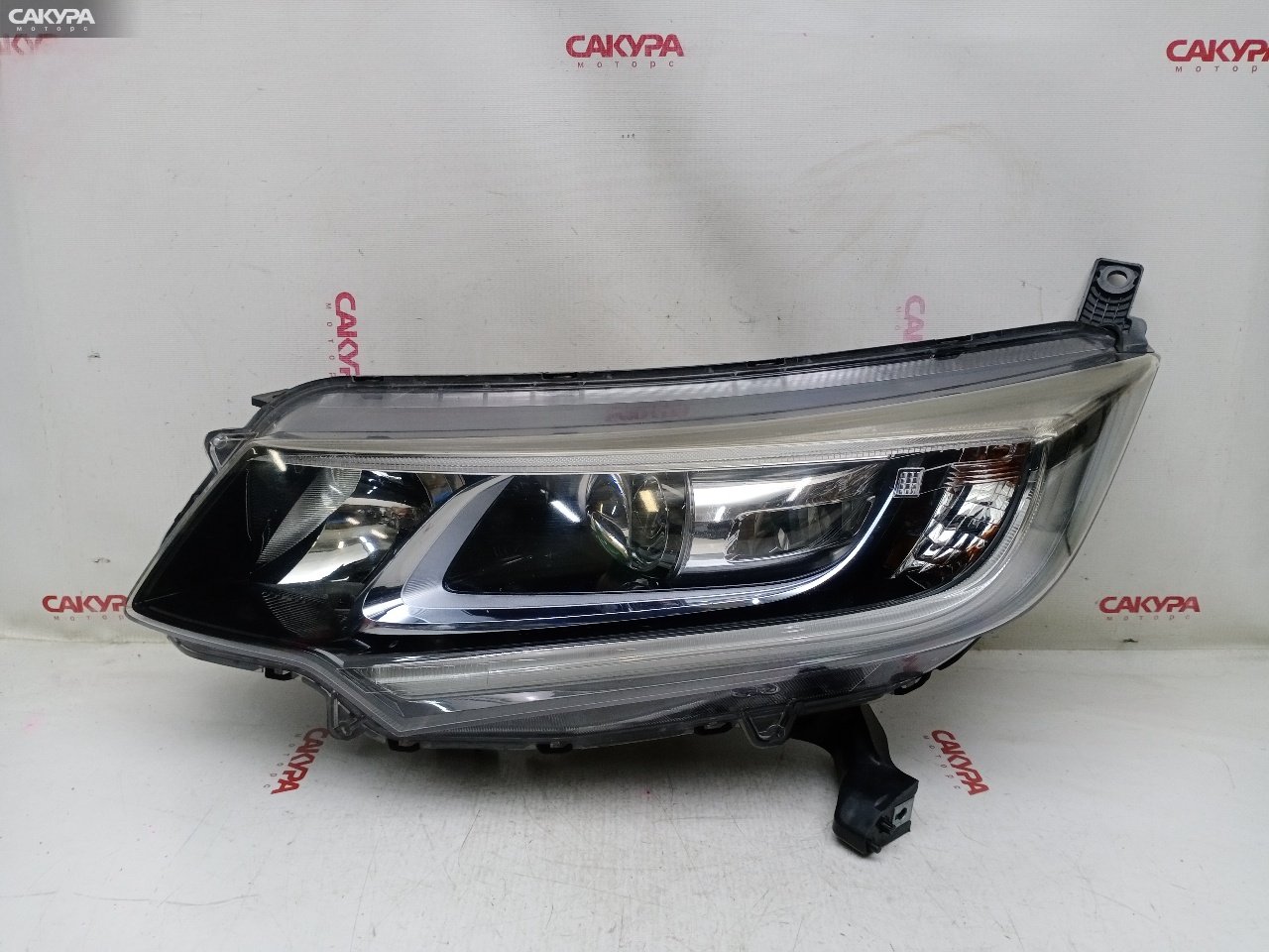 Фара левая Honda Freed GB6 L15B W2172: купить в Сакура Красноярск.