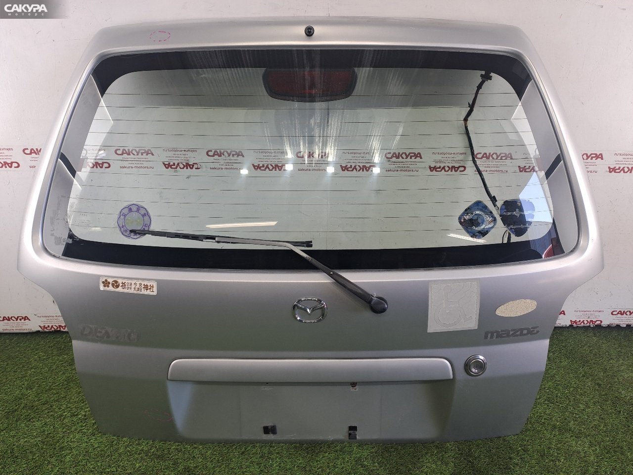 Дверь багажника Mazda Demio DW5W B5-ME: купить в Сакура Красноярск.