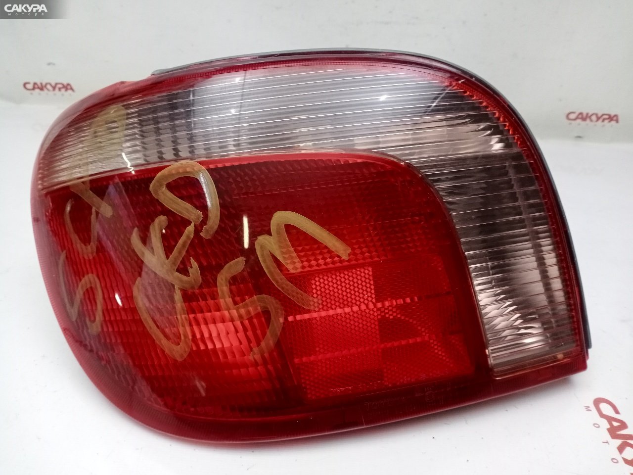 Фонарь стоп-сигнала левый Toyota Vitz SCP10 1SZ-FE 52-004: купить в Сакура Красноярск.