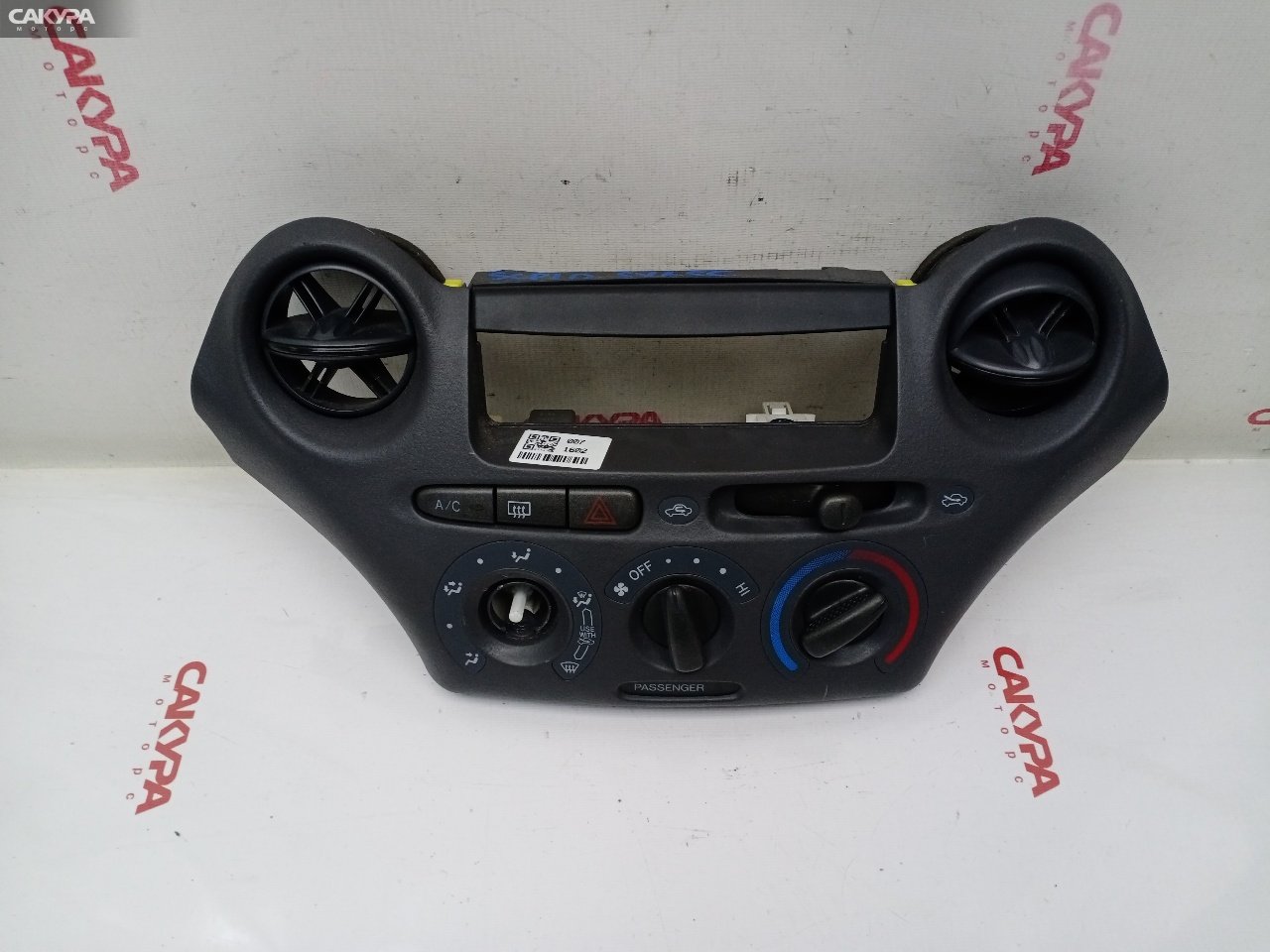 Блок управления климат-контролем Toyota Vitz SCP10 1SZ-FE: купить в Сакура Красноярск.