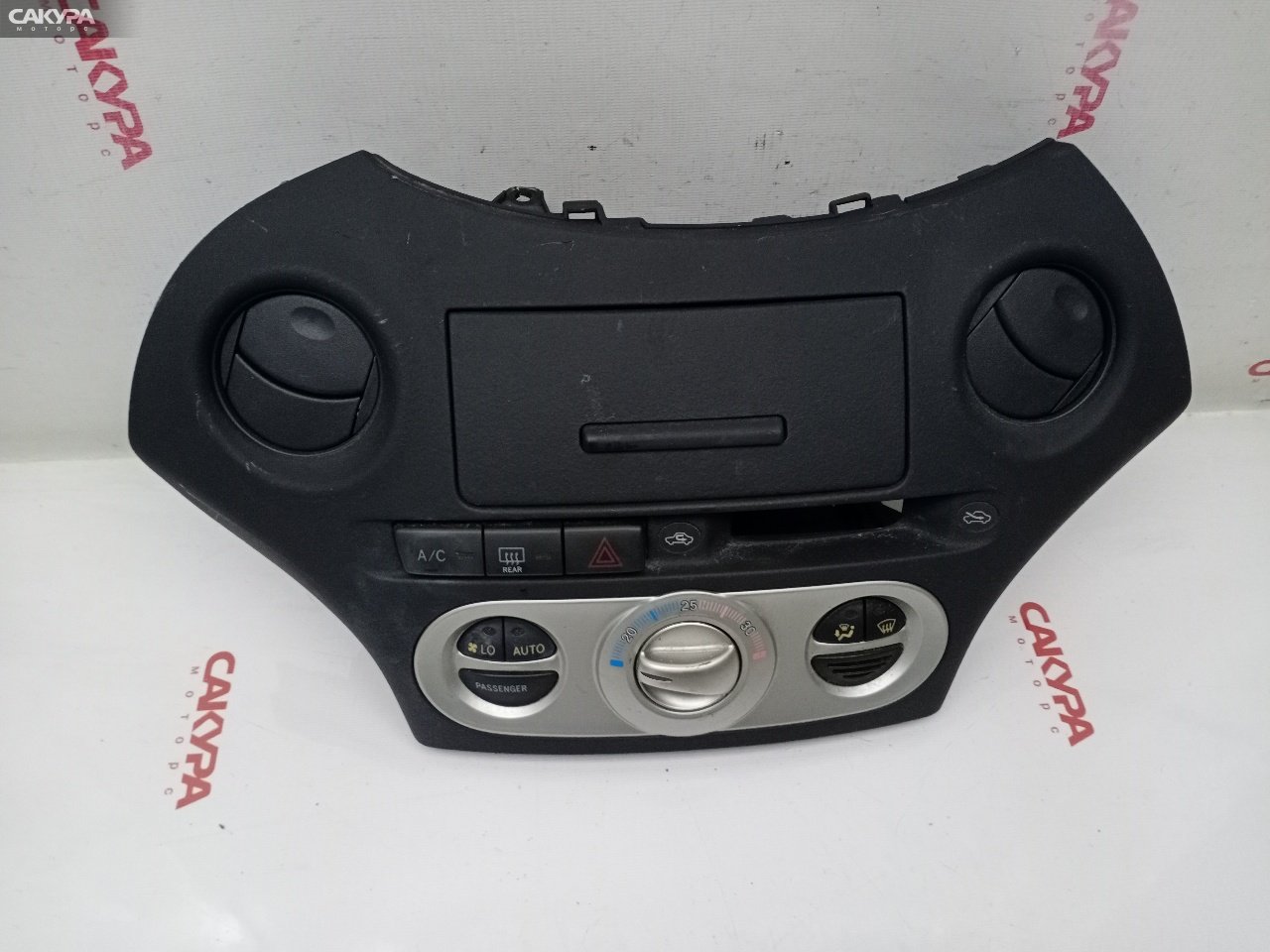Блок управления климат-контролем Toyota Vitz SCP13 2SZ-FE: купить в Сакура Красноярск.