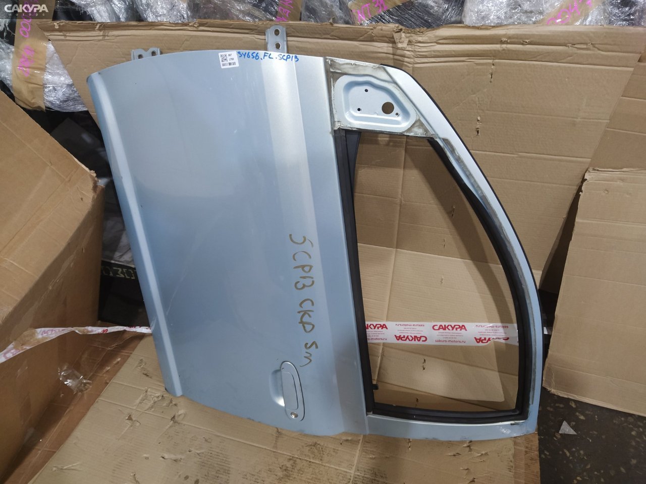 Дверь боковая передняя левая Toyota Vitz SCP13 2SZ-FE: купить в Сакура Красноярск.