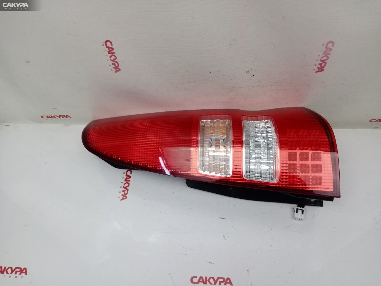 Фонарь стоп-сигнала правый Nissan Serena TC24 QR20DE 4955: купить в Сакура Красноярск.