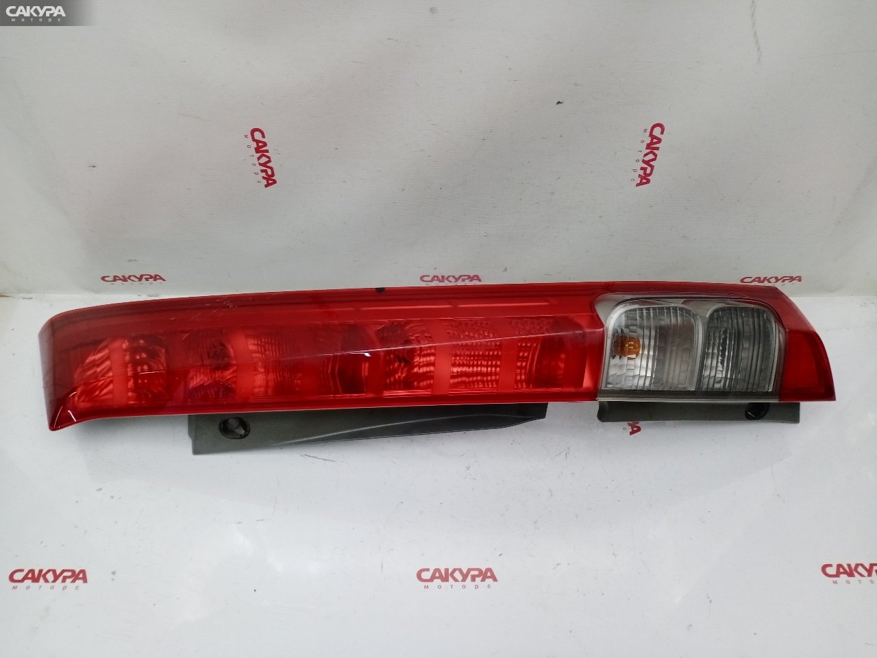 Фонарь стоп-сигнала правый Honda Stream RN6 R18A D038: купить в Сакура Красноярск.