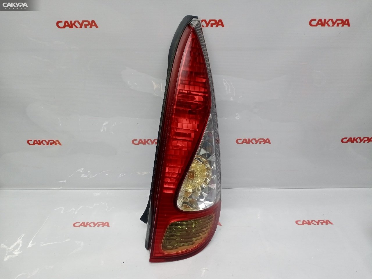 Фонарь стоп-сигнала правый Toyota Funcargo NCP20 2NZ-FE 52-091: купить в Сакура Красноярск.