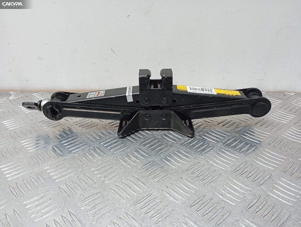 Домкрат Toyota Corolla Fielder NZE121G 1NZ-FE: купить в Сакура Красноярск.