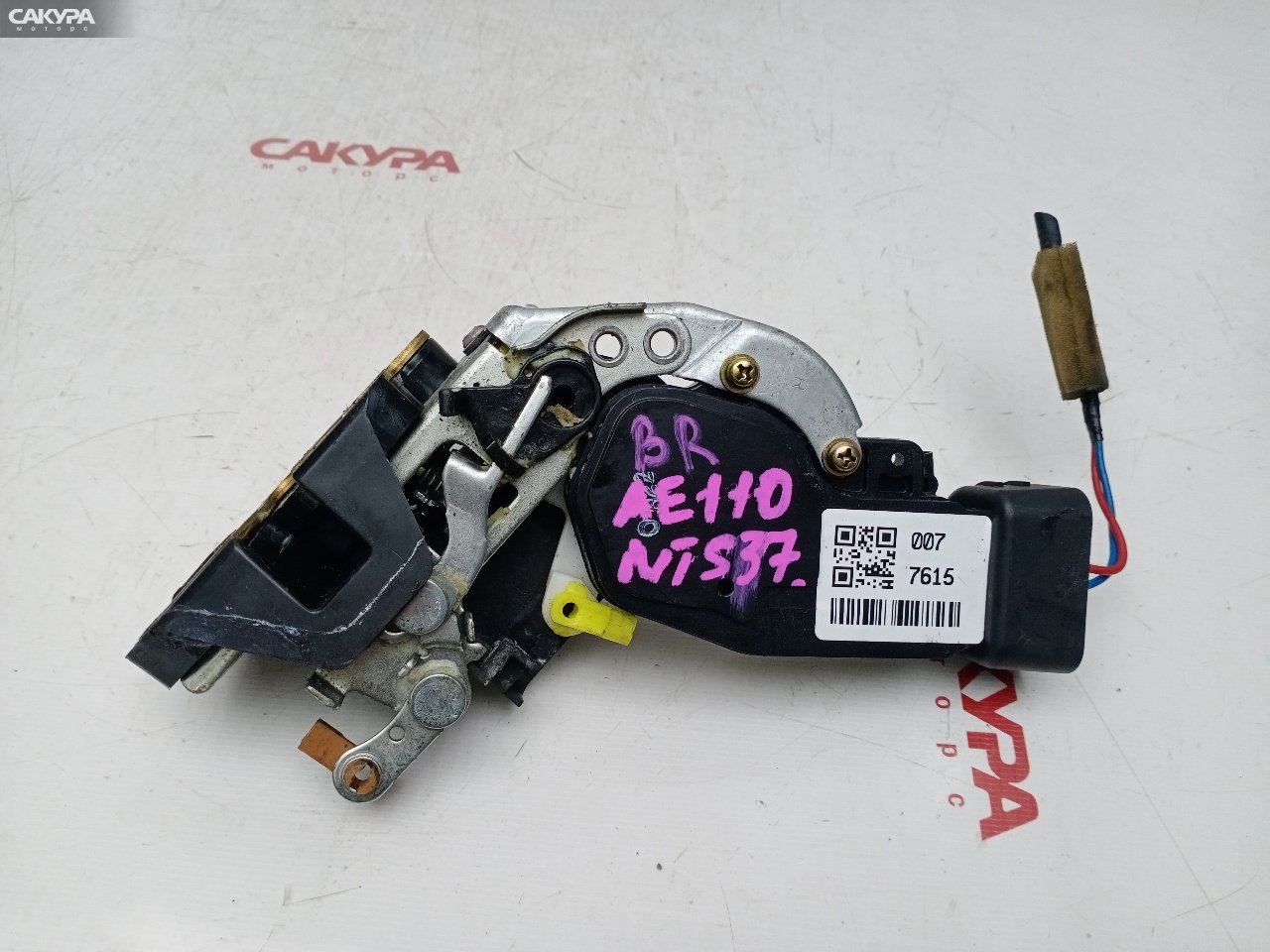 Замок дверной задний правый Toyota Corolla AE110 5A-FE: купить в Сакура Красноярск.