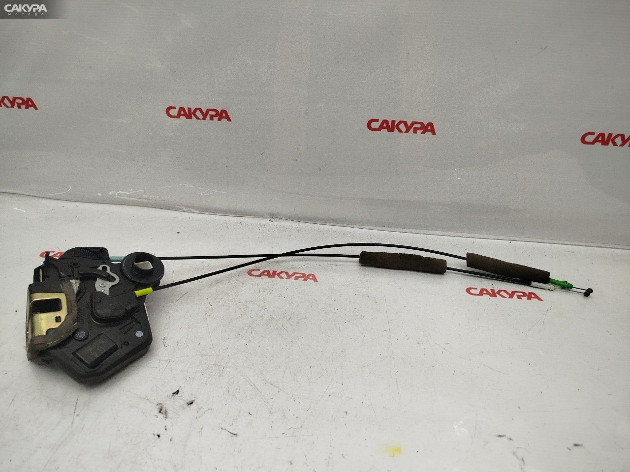 Замок дверной задний правый Toyota Crown GRS182 3GR-FSE: купить в Сакура Красноярск.