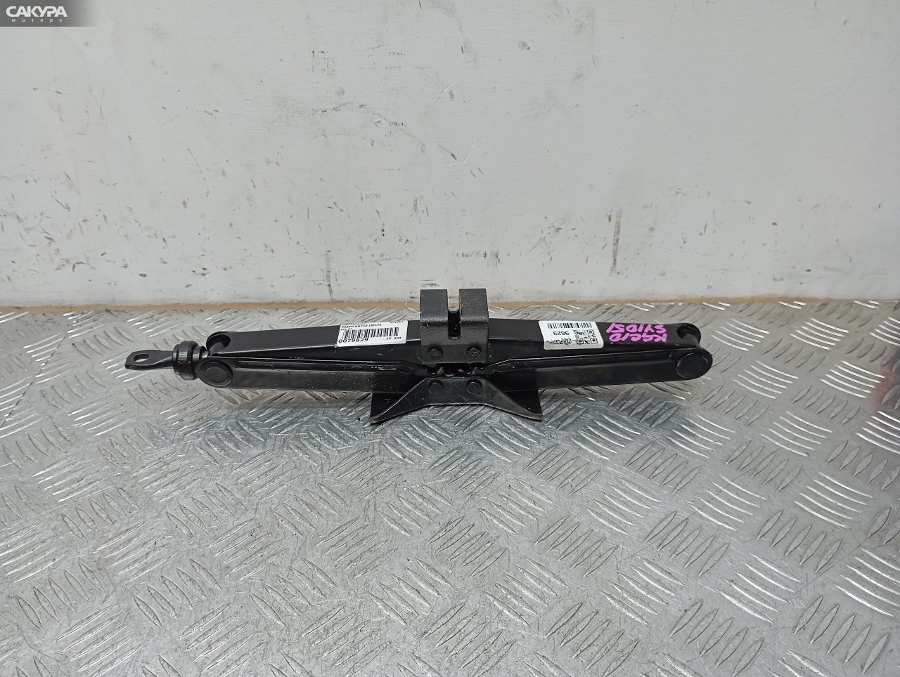 Домкрат Toyota Passo KGC10 1KR-FE: купить в Сакура Красноярск.