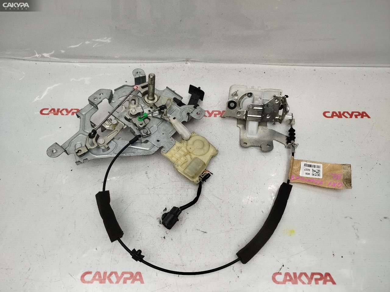 Замок дверной задний левый Honda Mobilio Spike GK1 L15A: купить в Сакура Красноярск.