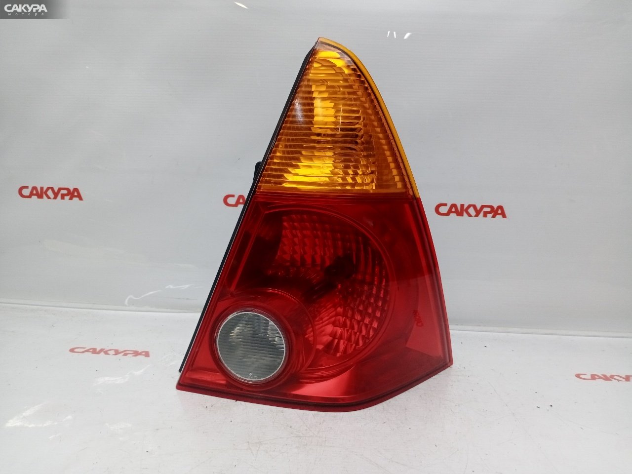 Фонарь стоп-сигнала правый Daihatsu YRV M201G K3-VE 220-51674: купить в Сакура Красноярск.