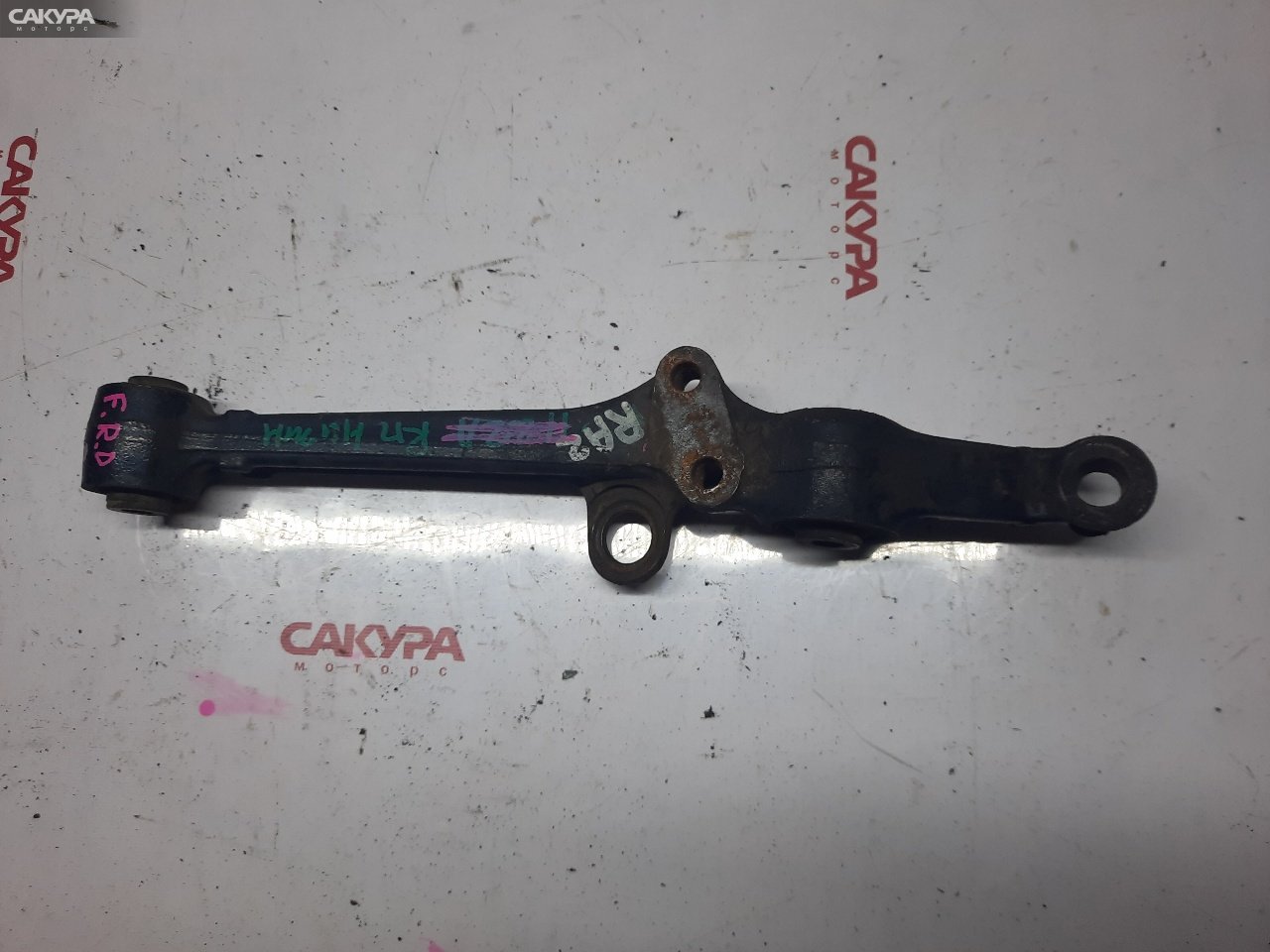 Рычаг подвески нижний передний правый Honda Odyssey RA2 F22B: купить в Сакура Красноярск.