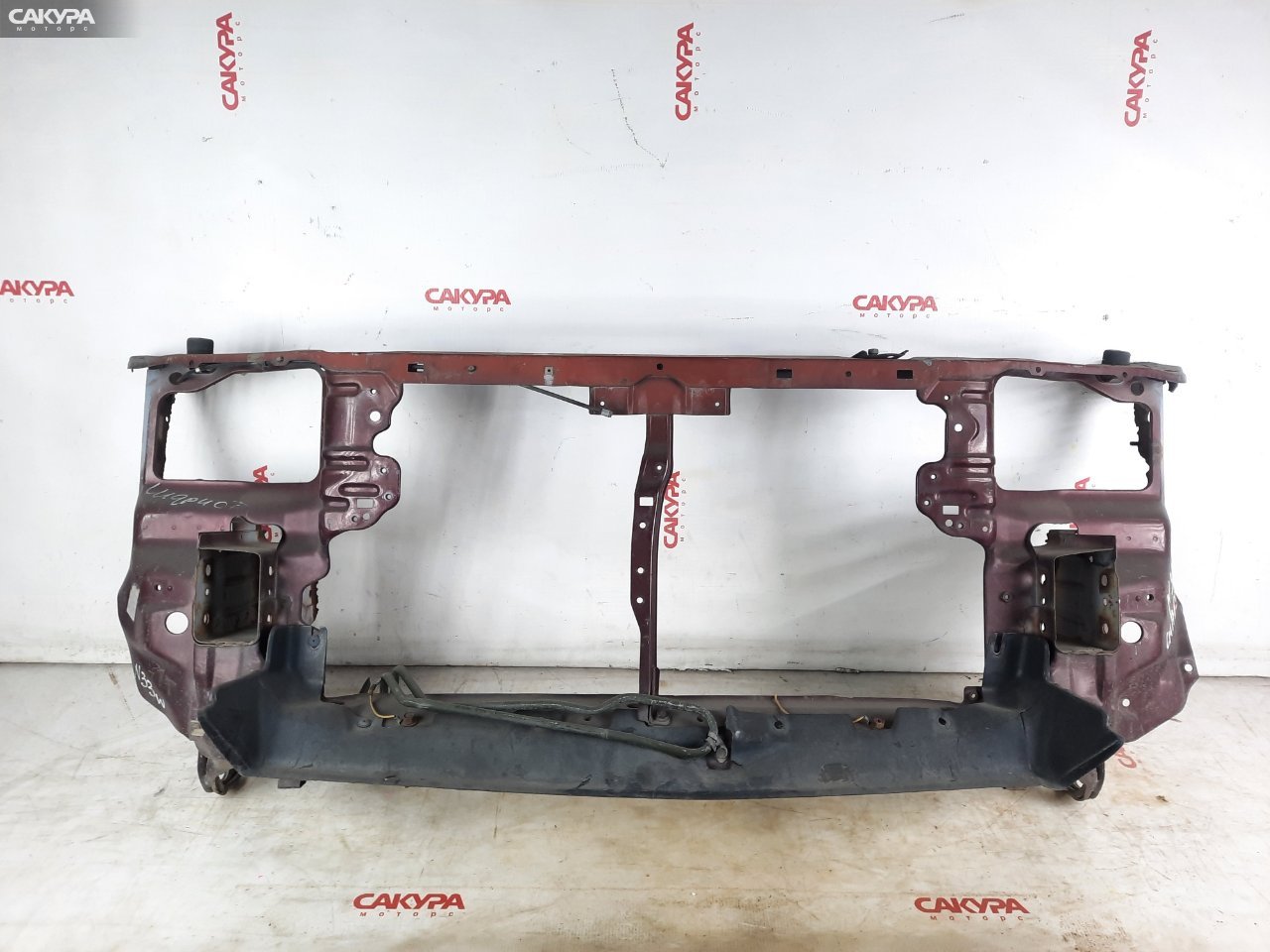 Рамка радиатора Mitsubishi Chariot N33W: купить в Сакура Красноярск.