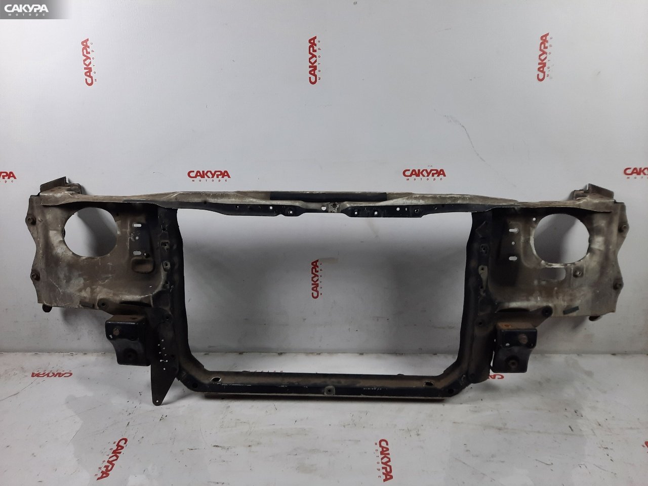 Рамка радиатора Toyota Crown GS121: купить в Сакура Красноярск.
