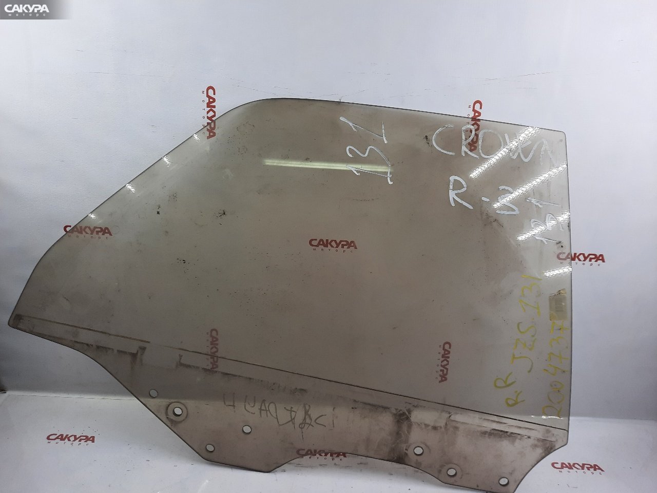 Стекло боковое заднее правое Toyota Crown JZS131: купить в Сакура Красноярск.