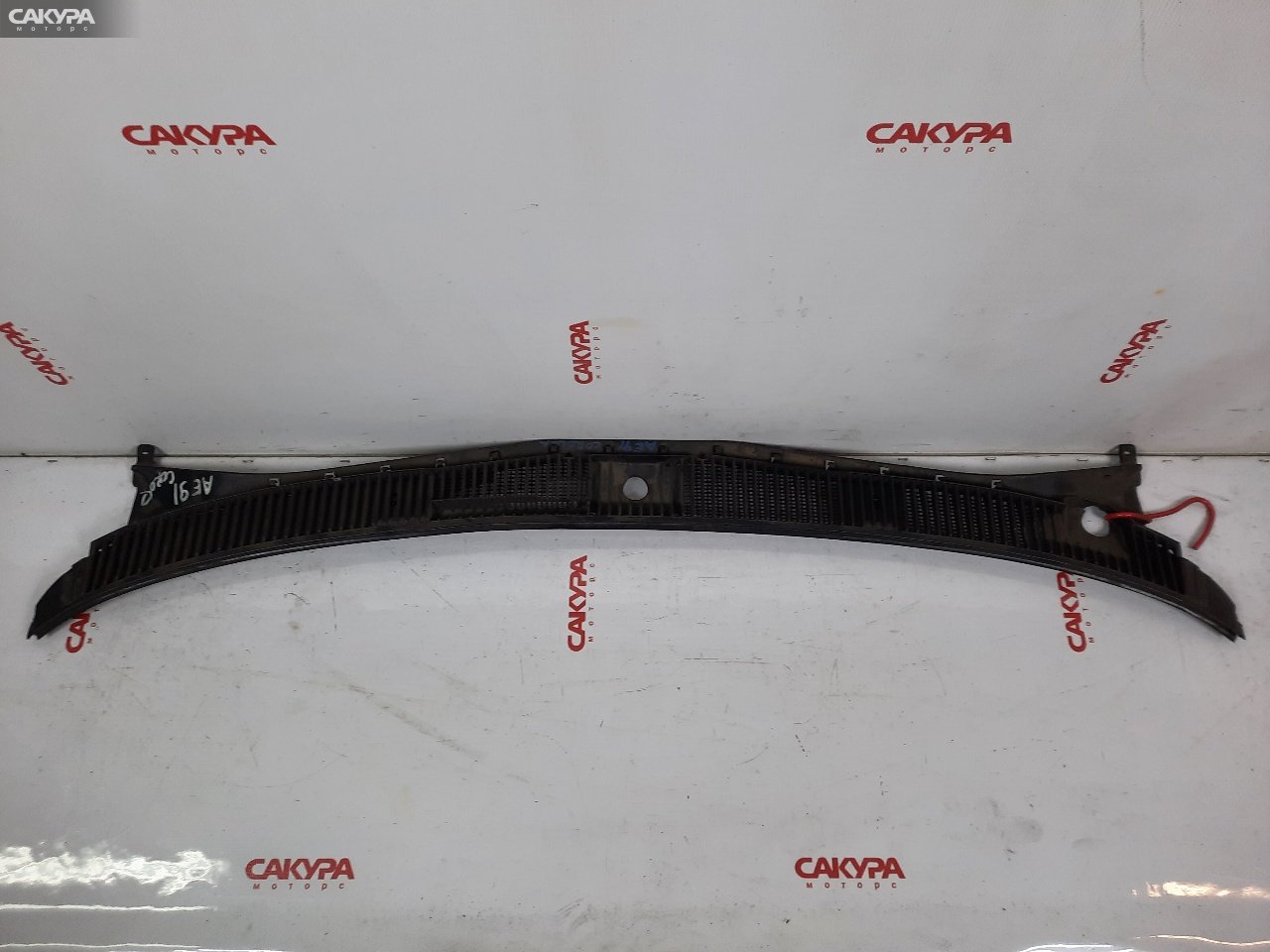 Решетка под лобовое стекло Toyota Corolla AE91: купить в Сакура Красноярск.