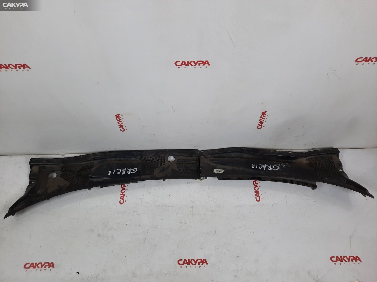 Решетка под лобовое стекло Toyota Camry Gracia SXV20: купить в Сакура Красноярск.