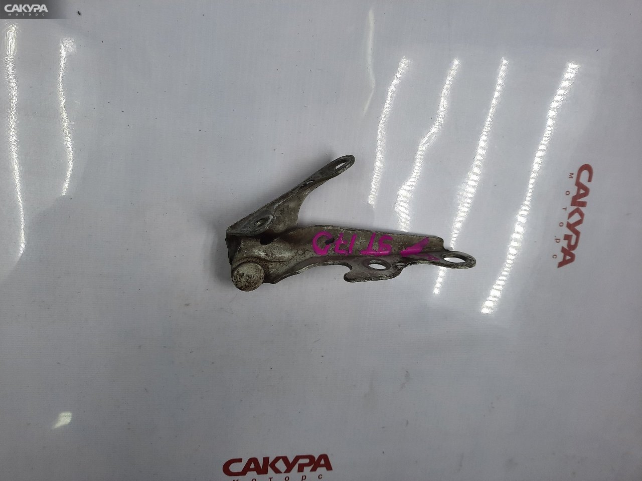 Кронштейн капота правый Toyota Corona ST170: купить в Сакура Красноярск.