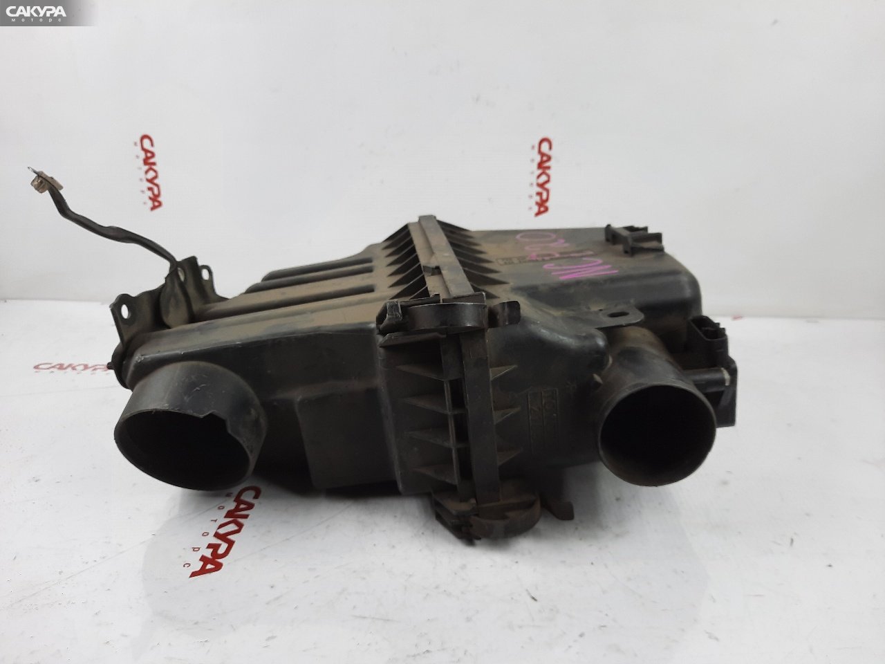 Корпус воздушного фильтра Toyota Funcargo NCP21 1NZ-FE: купить в Сакура Красноярск.
