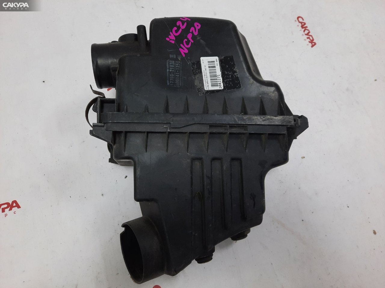 Корпус воздушного фильтра Toyota Funcargo NCP20 2NZ-FE: купить в Сакура Красноярск.