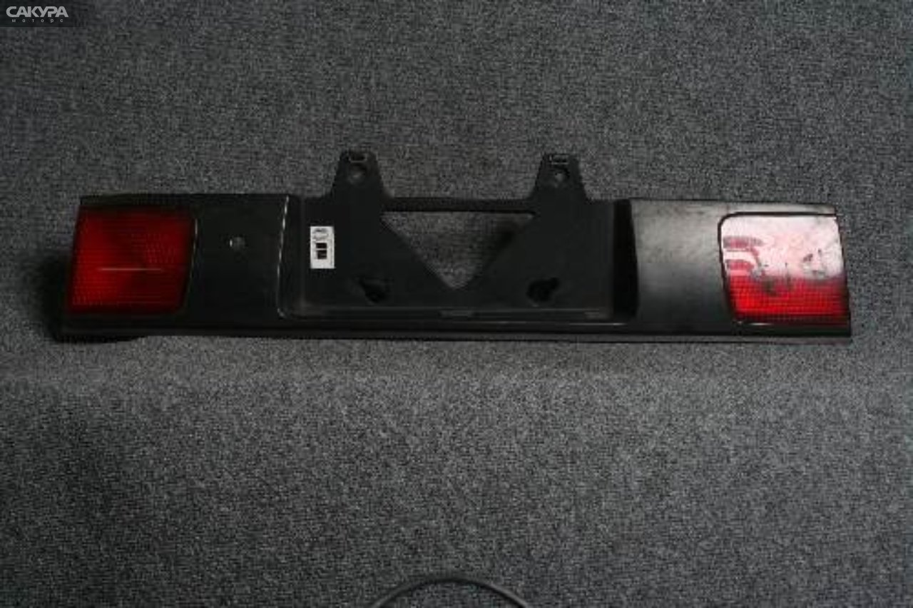 Фонарь вставка багажника Nissan Sunny B13 4620B: купить в Сакура Красноярск.